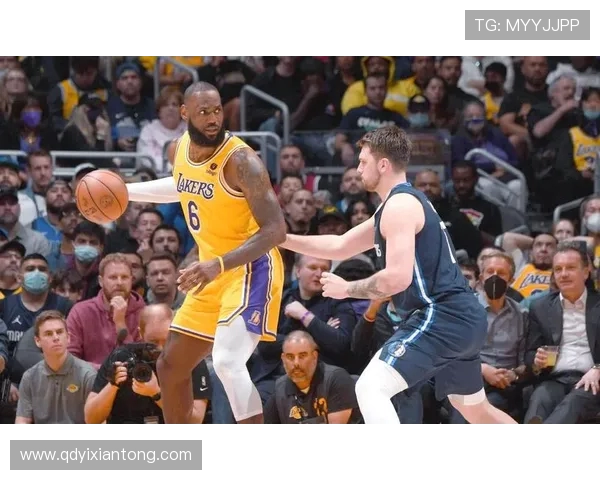 湖人勇士激战11月30日NBA赛季焦点对决精彩回顾与分析